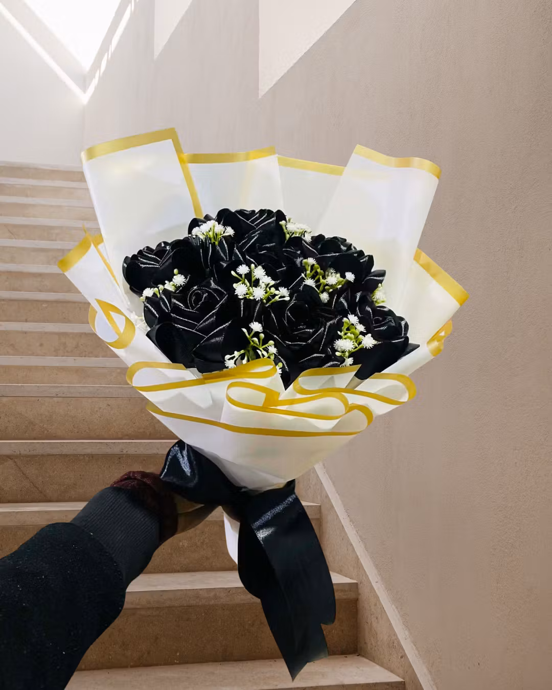 black rose bouquet deluxe